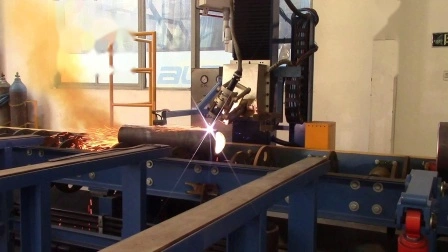 Machine de découpe et de profilage de tuyaux à flamme/plasma CNC à cinq axes